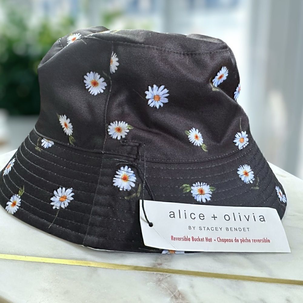 NWT alice + olivia Reversible Bucket Hat - Picture 4 of 9